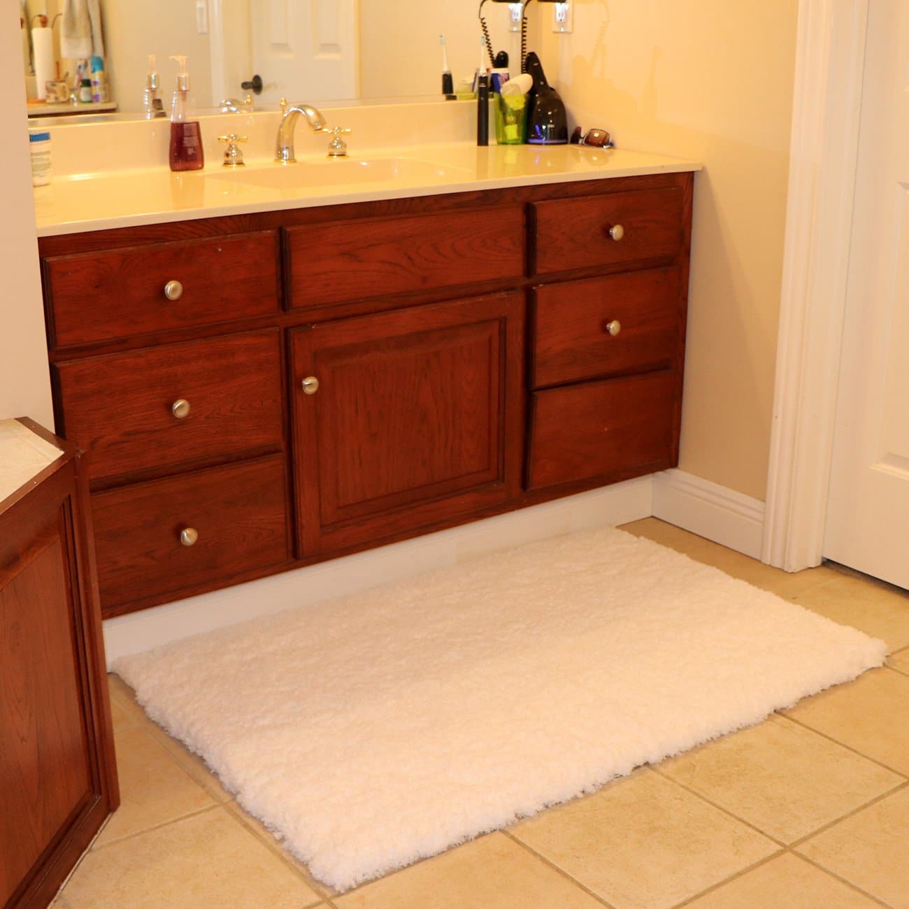 large white bathroom rugs